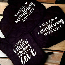 Load image into Gallery viewer, Personalized Oven Mitt Set, Pot Mitt, Custom Pot Mitts, Pot Mittens, Cooking Lover Gift, Friend Gift , Bridesmaid Gifts,